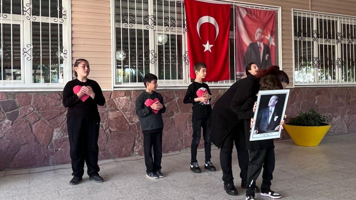 10 Kasım'da Atatürk'ü Rahmet ve Minnet İle Andık
